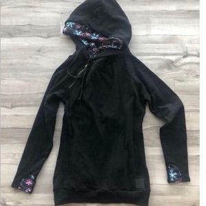 Ampersand Avenue Black Snowflake Doublehood